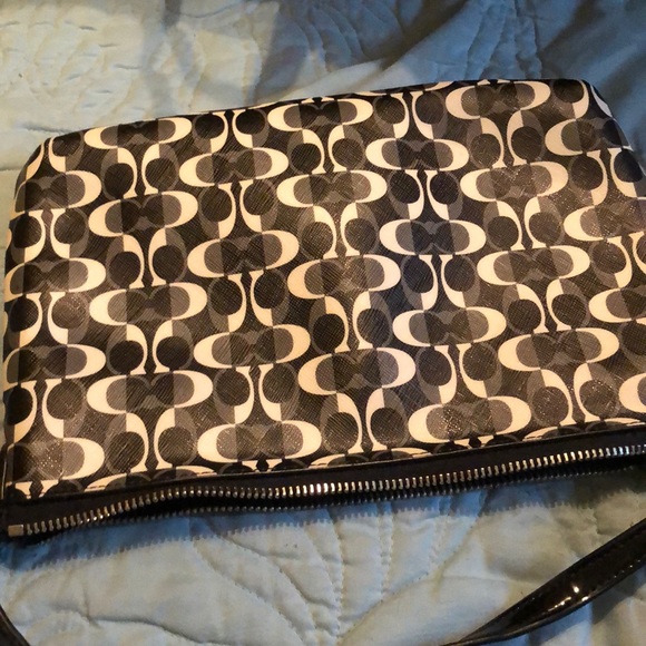 Coach Signature purse - Picture 4 of 4